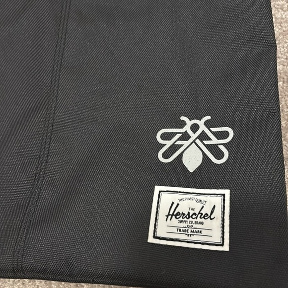 Hershel Nylon envelope style adjustable unisex shoulder crossbody bag new - Picture 5 of 17